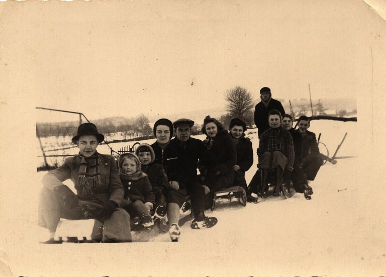 Goétois jouant dans la neige