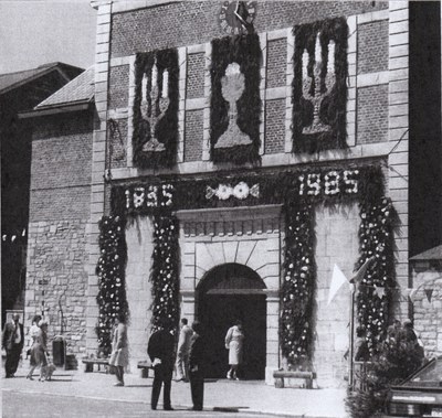 Le parvis joliment décoré