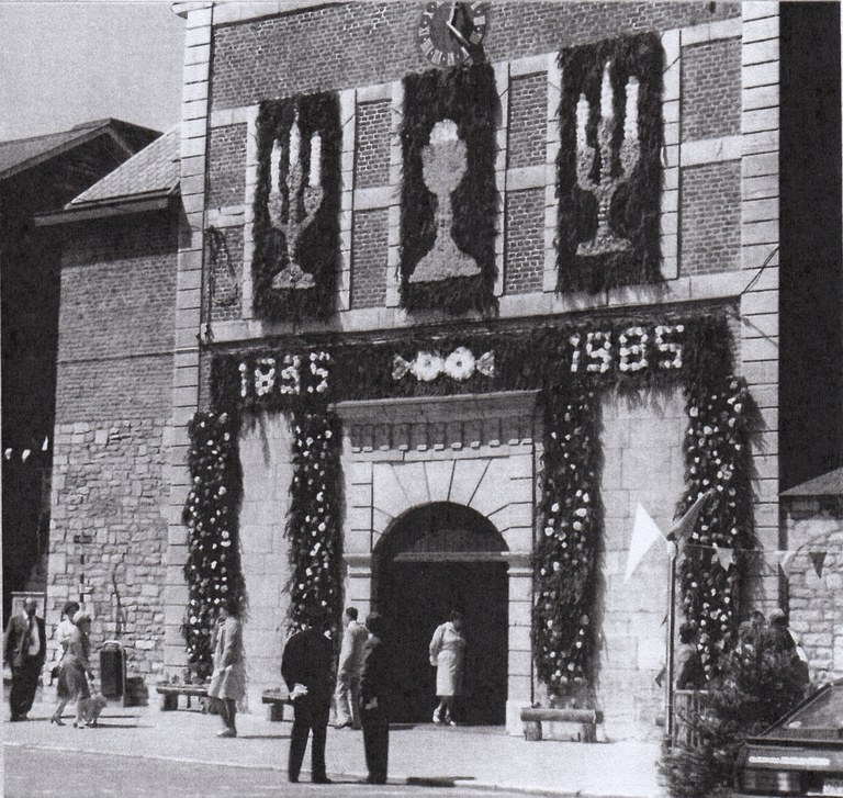 Le parvis joliment décoré