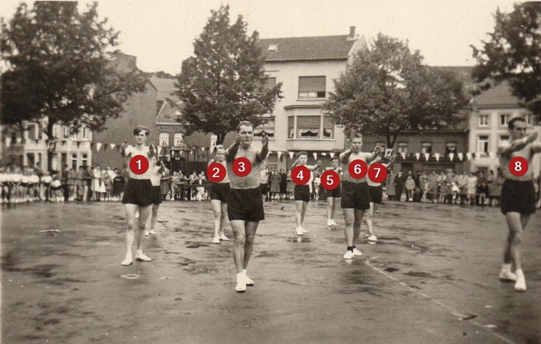 Prestation des garçons sur la Place de Dolhain