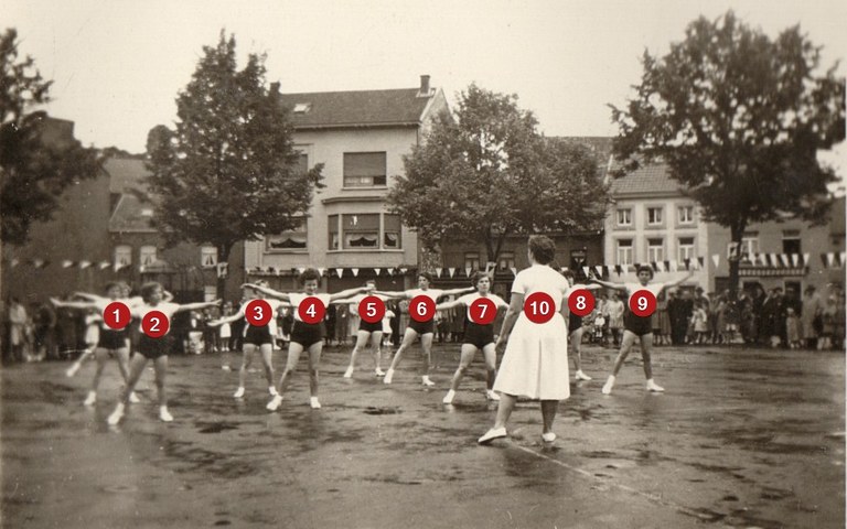 Petit spectacle sur la Place de Dolhain vers 1950