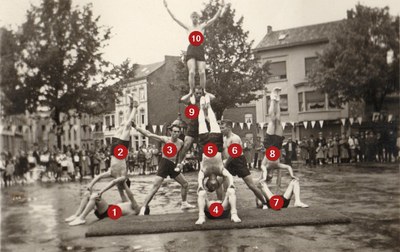 Spectacle sur la Place de Dolhain vers 1950